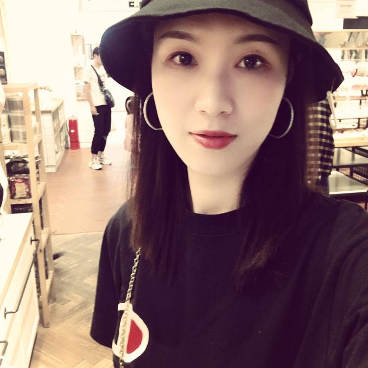 飘逸蹁跹灰狼的照片