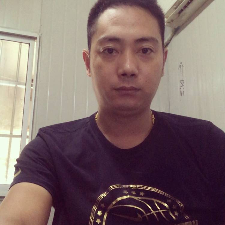 冷眸寂寞的照片