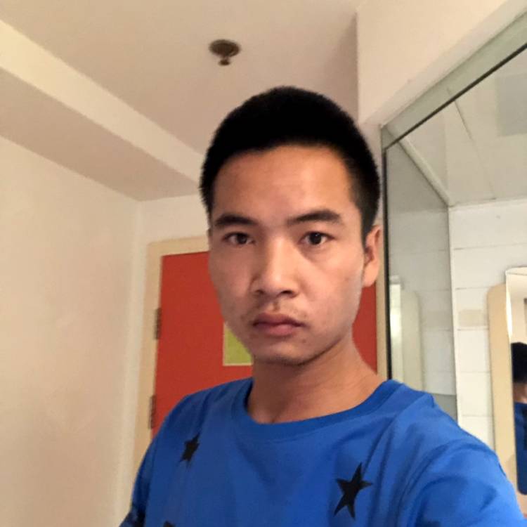 忧心漫步路人的照片