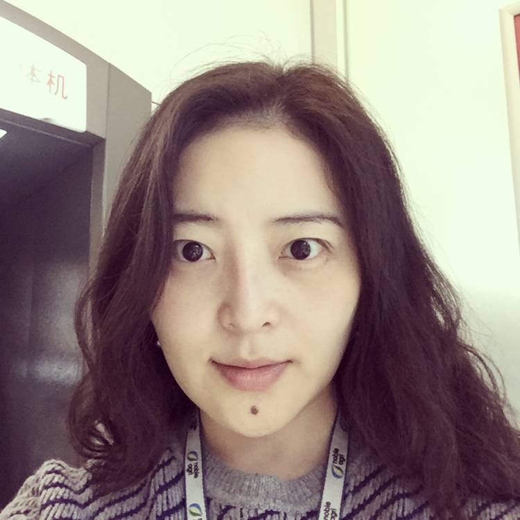 板凳打独寂的照片