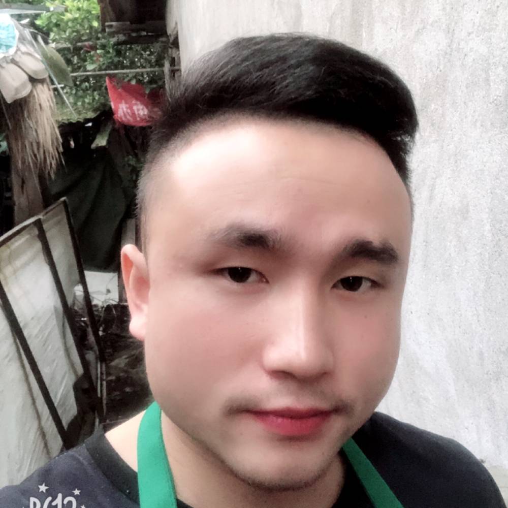小伙迷离的照片