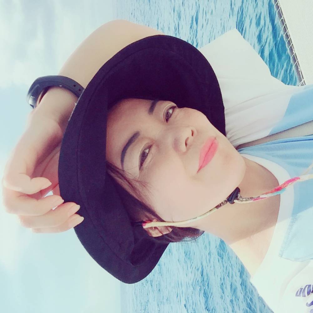 孑然女的照片