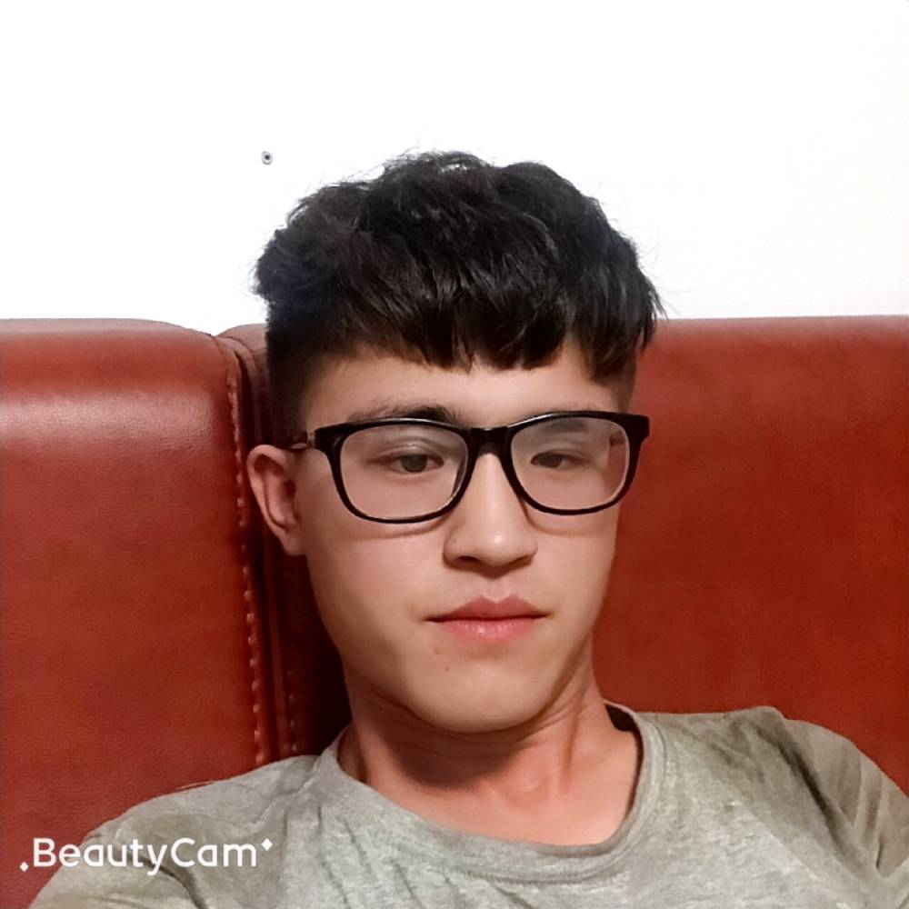 挽手度过夏与秋的照片
