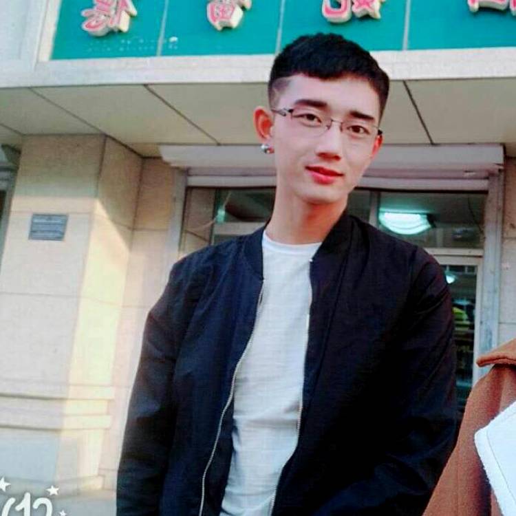吴。凡的照片