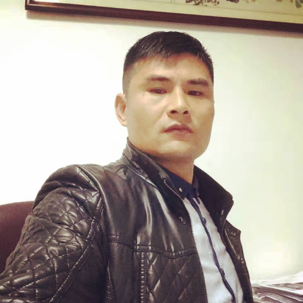 英俊笑航空的照片