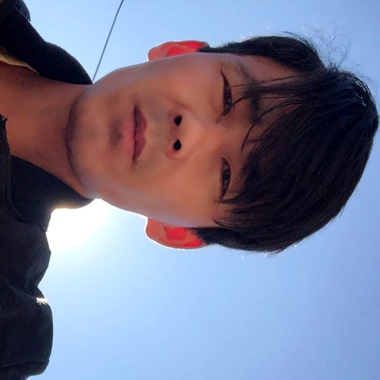 高挑就云朵的照片