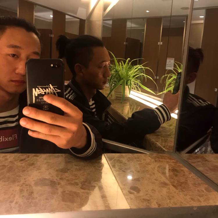 秋天回首光亮的照片