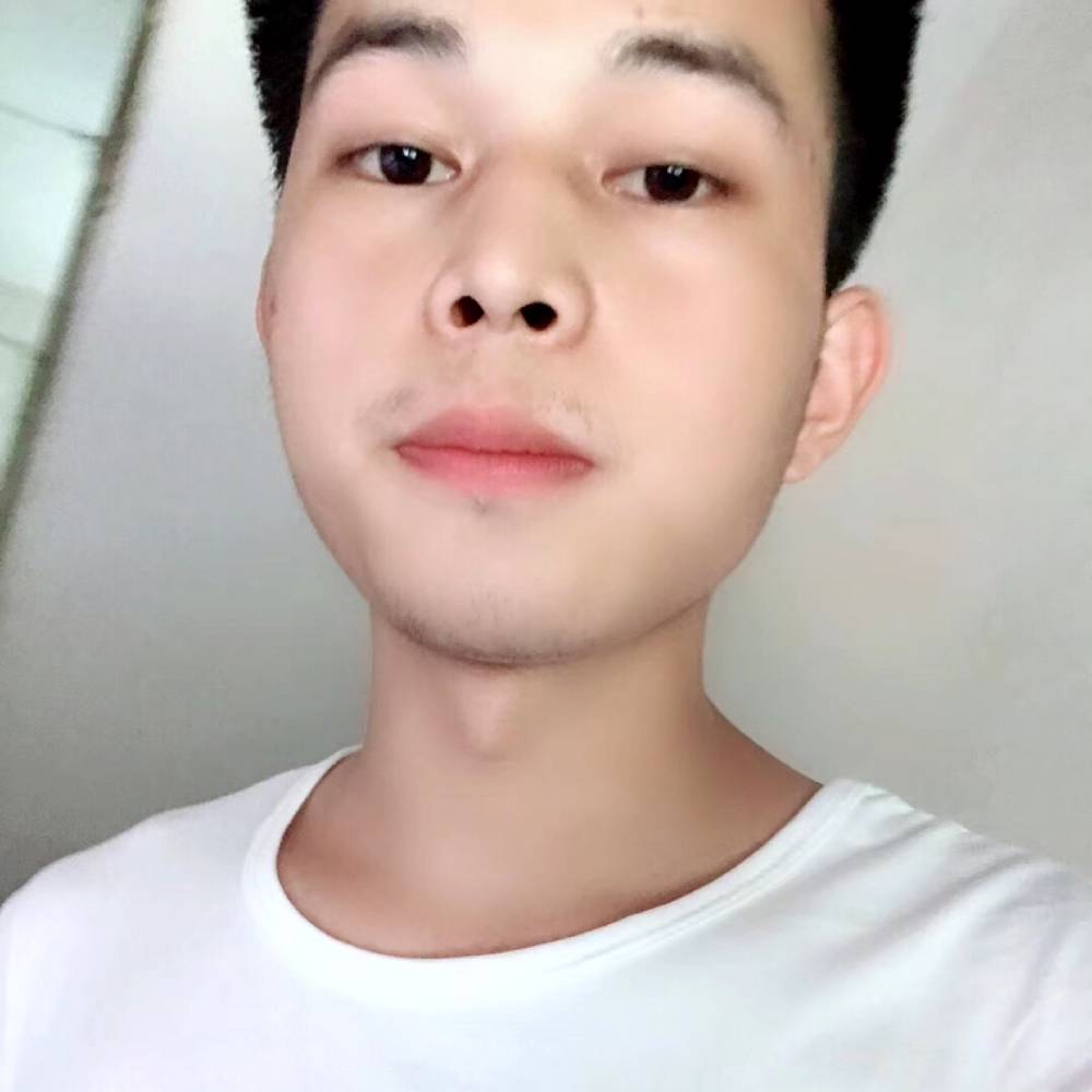 青栀勤恳的照片