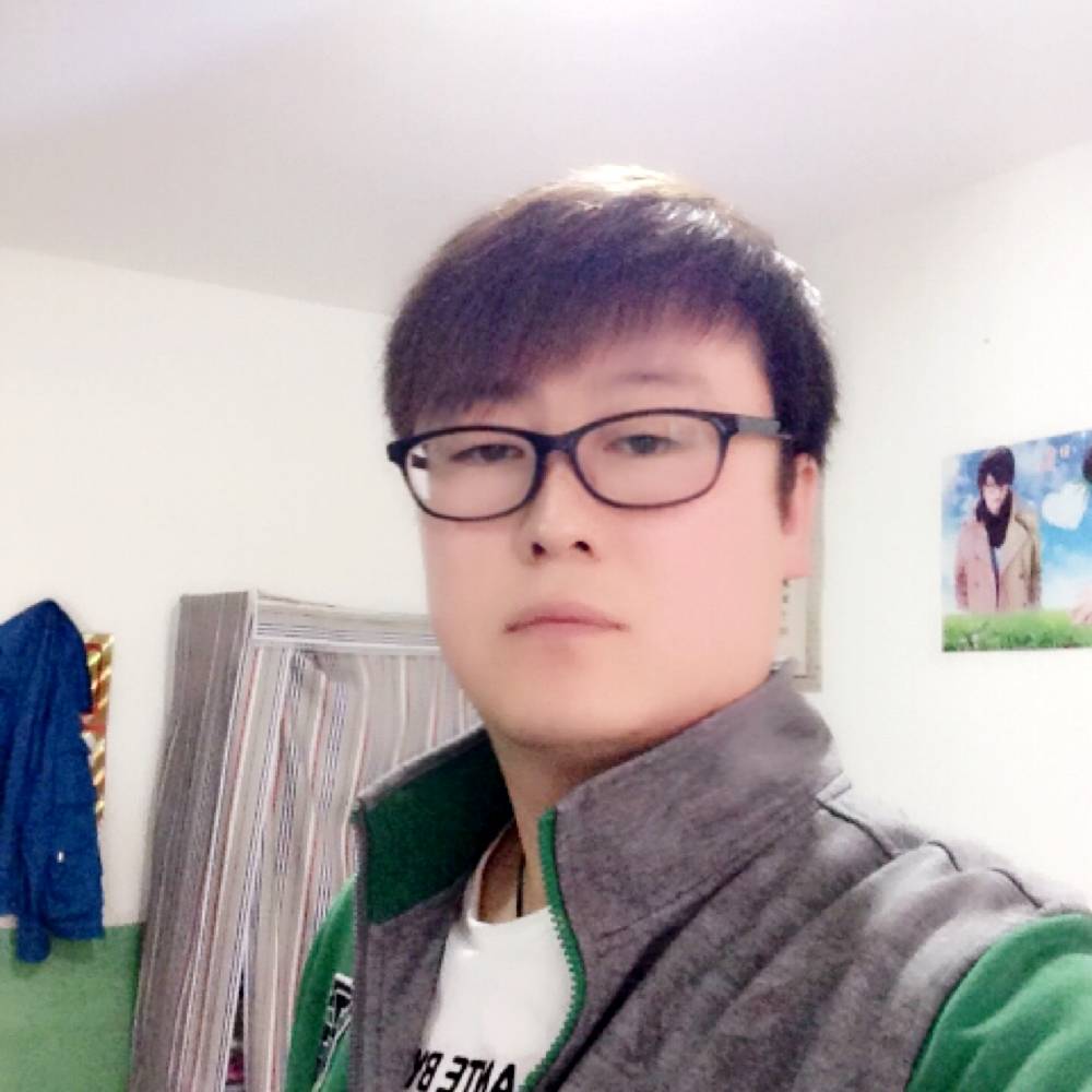无奈深拥石头的照片