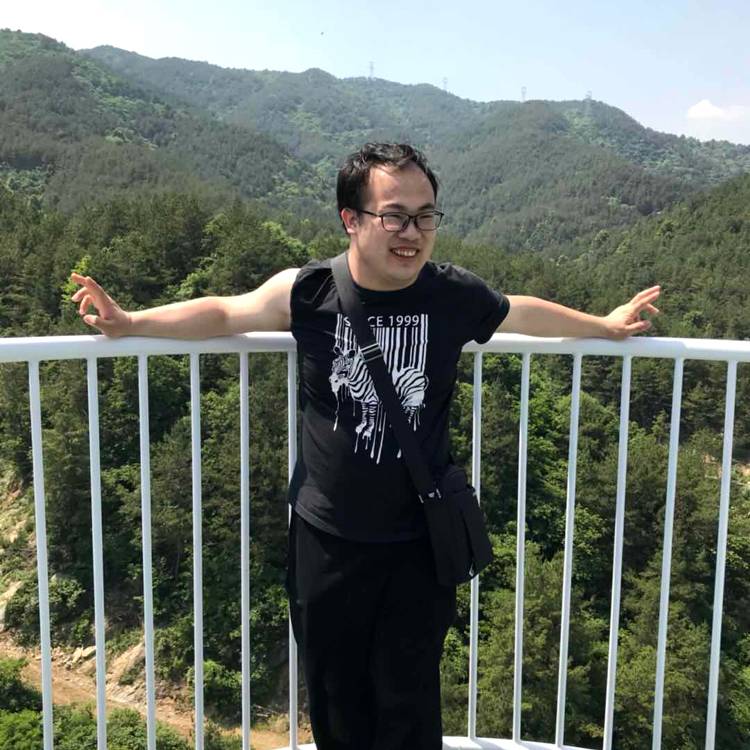 兮颜俊秀的照片