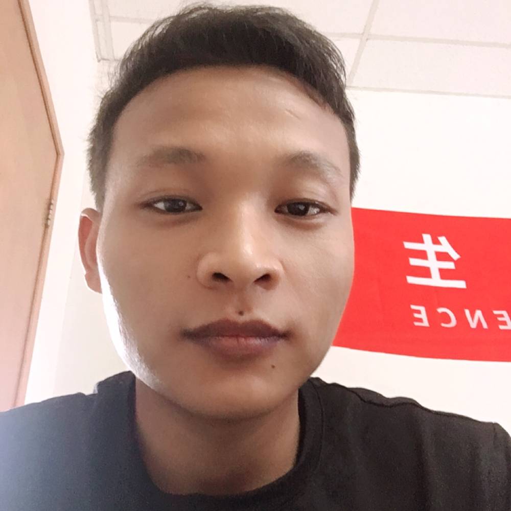 台灯认真的照片