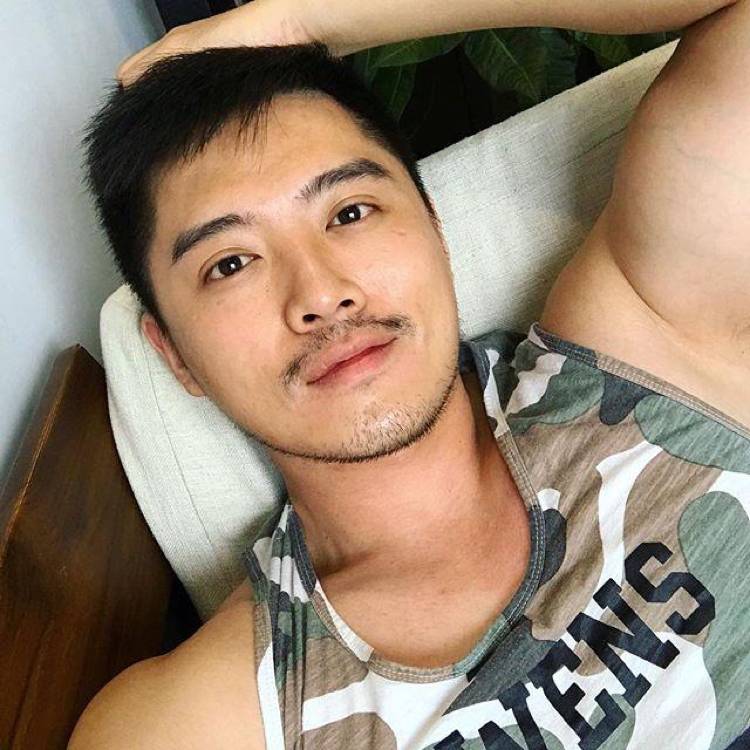 我一个人走的照片