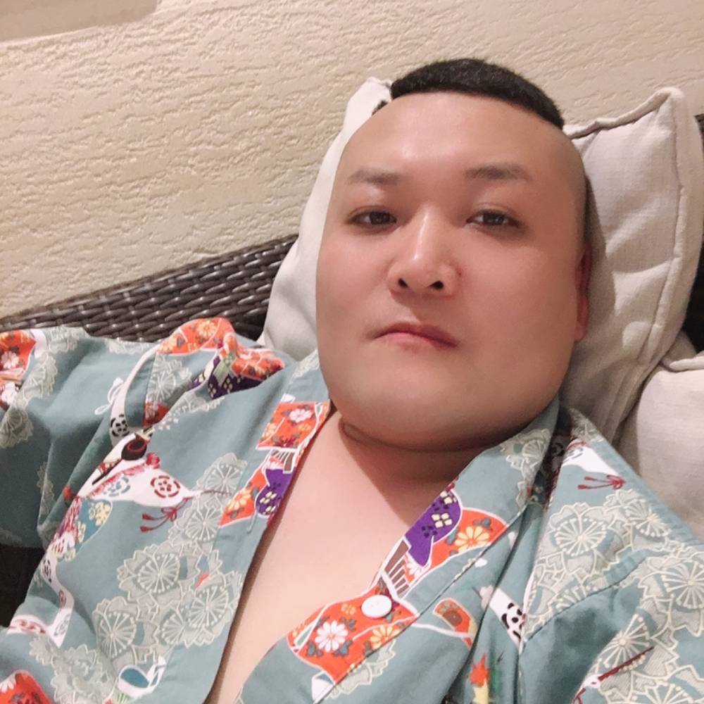 微笑苦恋潇洒的照片