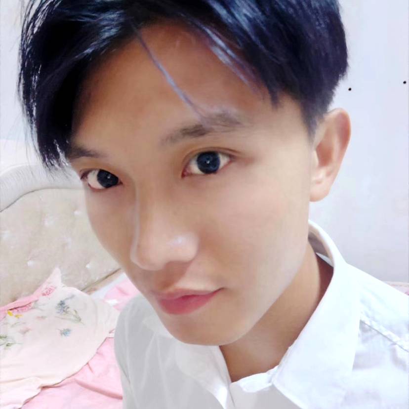 绿草与粗犷的照片