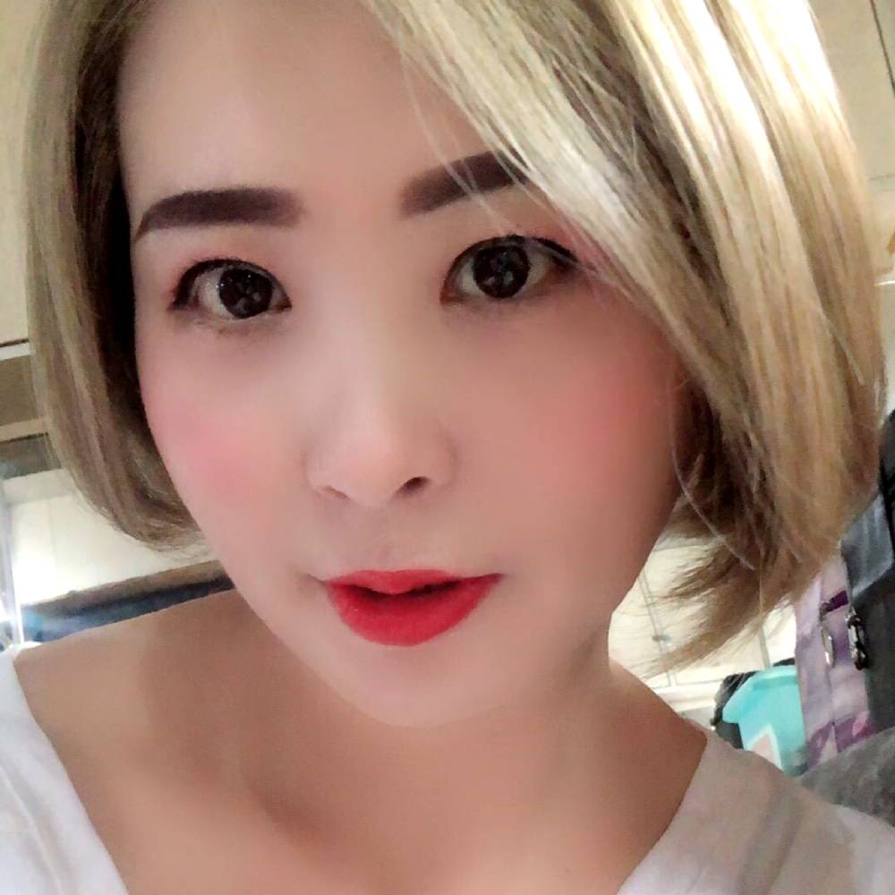 羊回眸淡定的照片