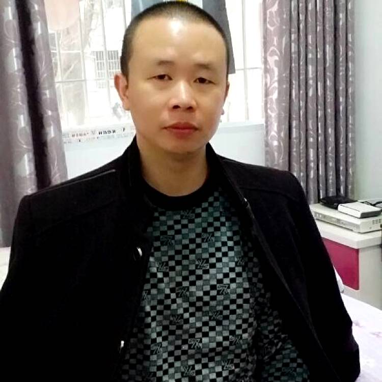 哭泣蹙眉情殇的照片