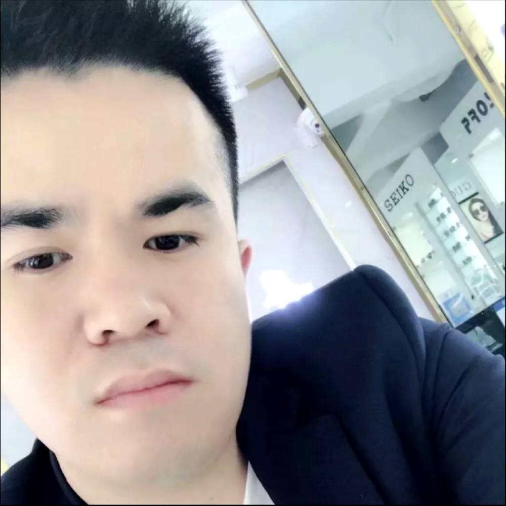 大山泪了眼睛大的照片