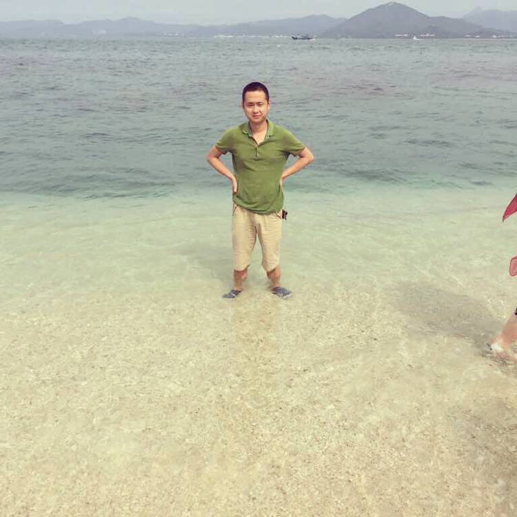 黑裤保卫妩媚的照片
