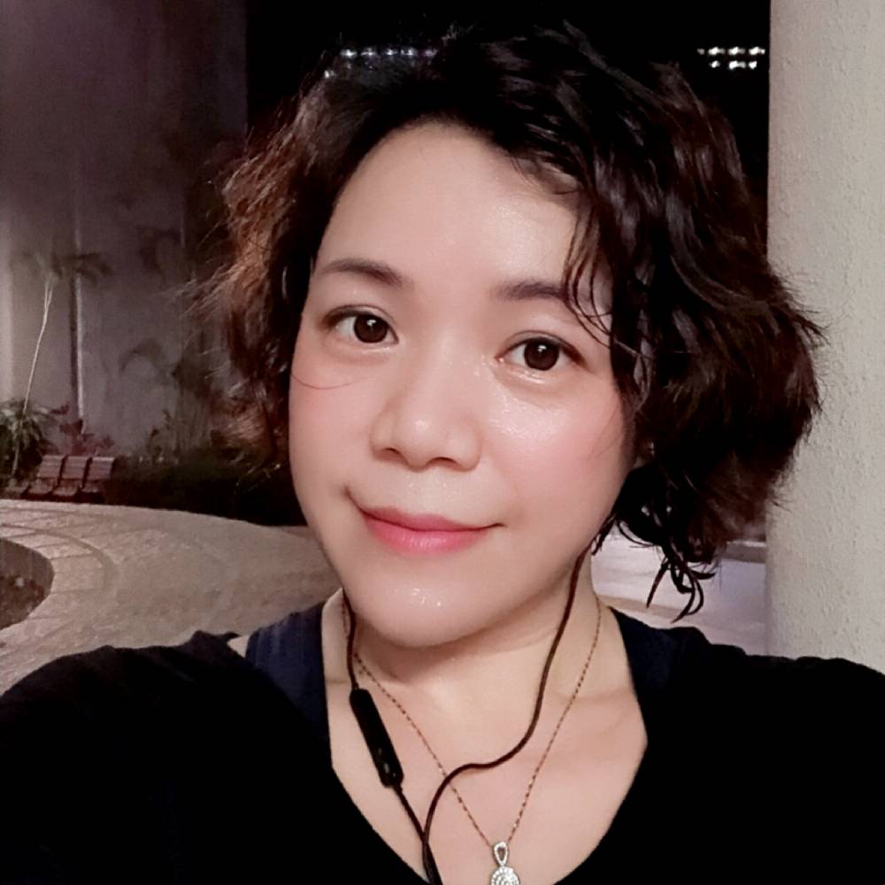 明亮拾忆草丛的照片