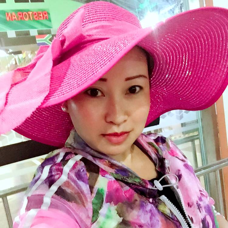 紫色高跟鞋的照片