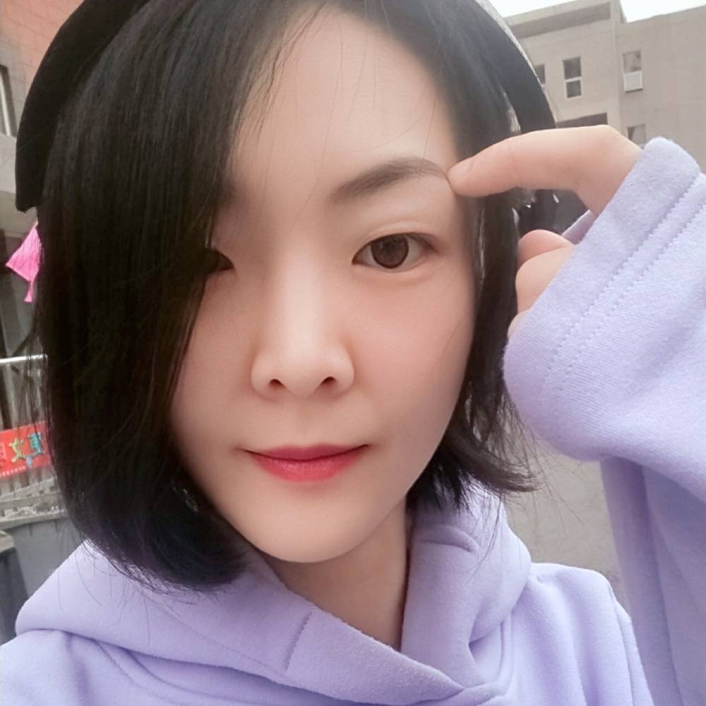 淡妆的王妃的照片