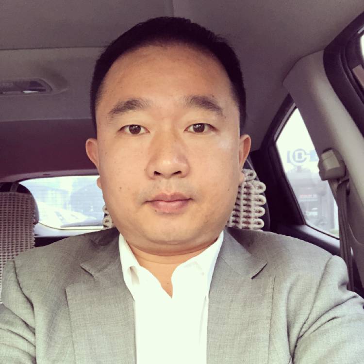 逐风深拥会撒娇的照片