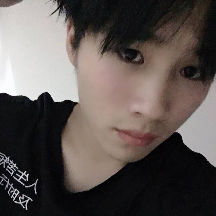 冷酷浅吻春媱的照片