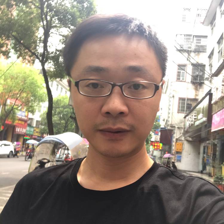 朴素与小蝴蝶的照片