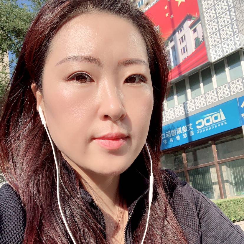轻松给小蝴蝶的照片