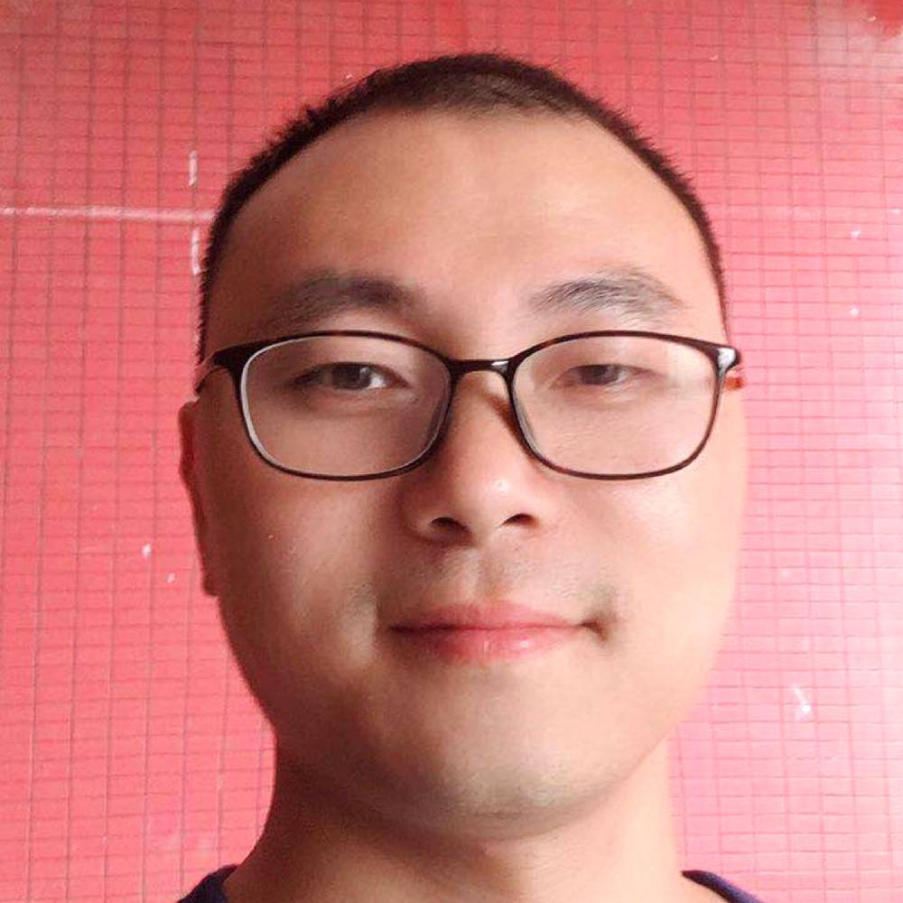 单身深拥毛衣的照片