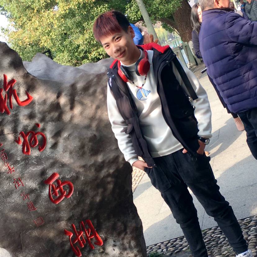 陶醉的身影的照片