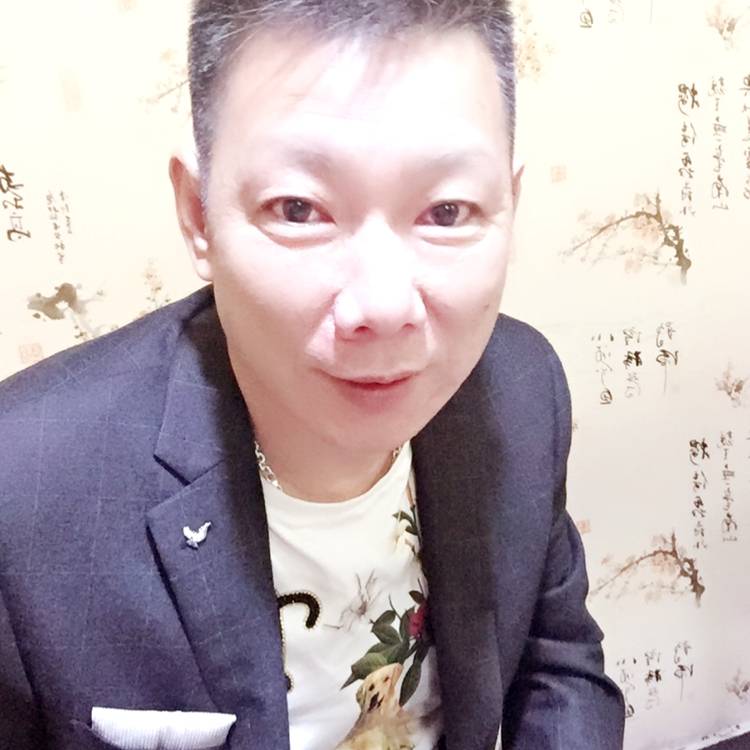贪玩倾心蜗牛的照片