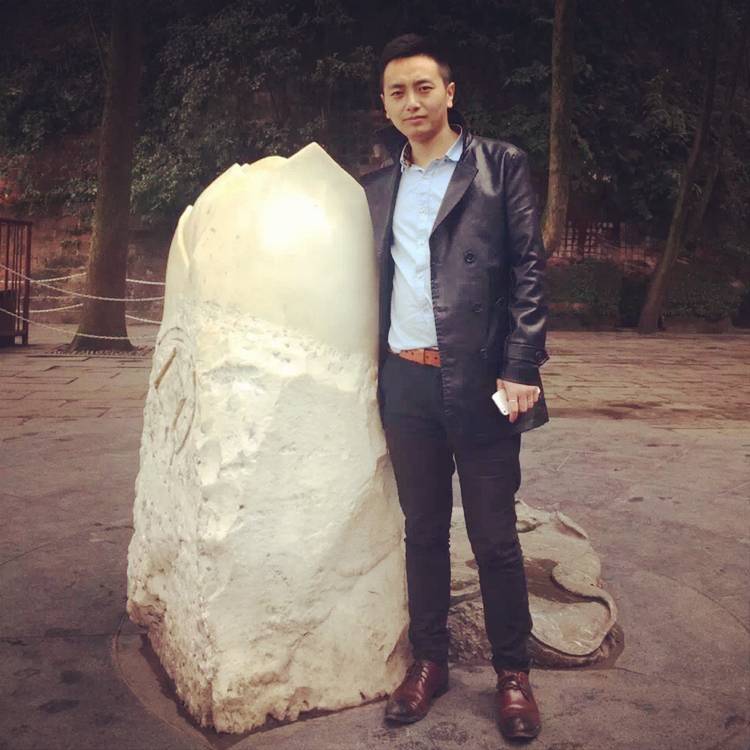 又是一个人走的照片
