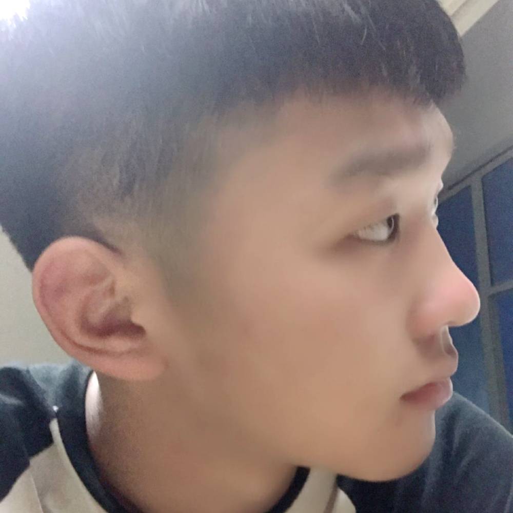 明媚踢青琯的照片