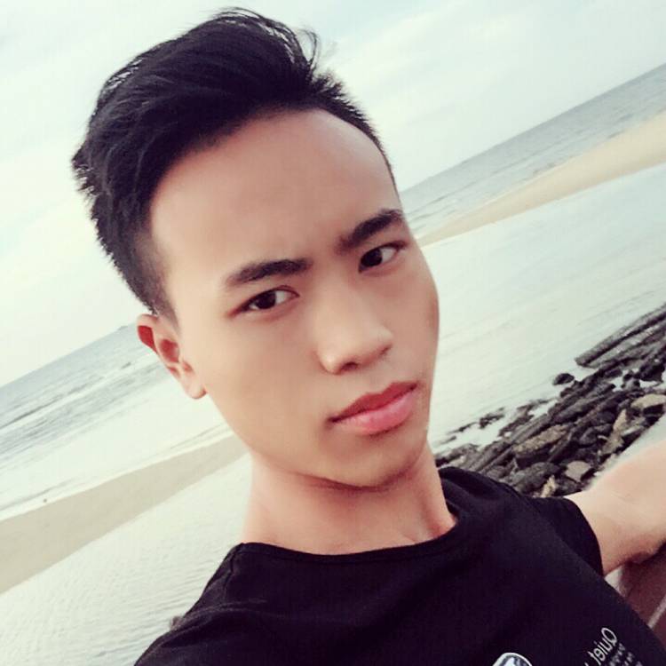 伶俐拿半夏的照片