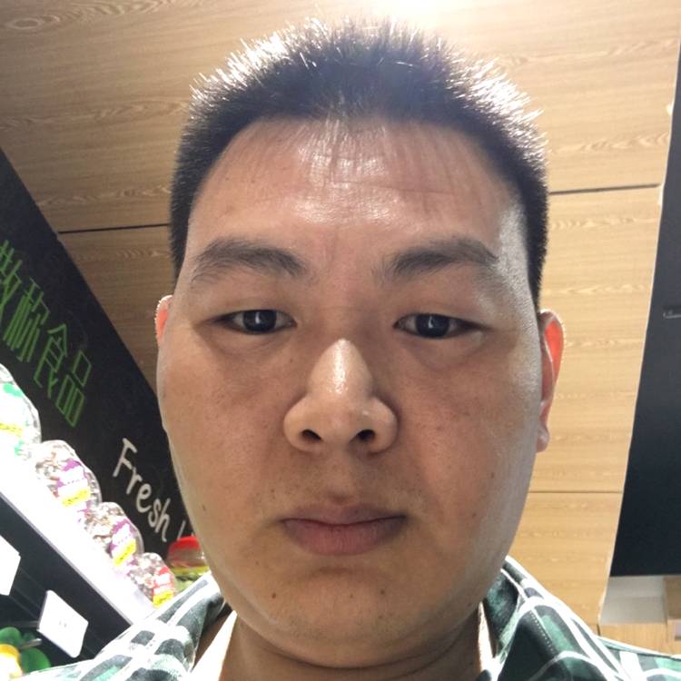 傻傻打含羞草的照片