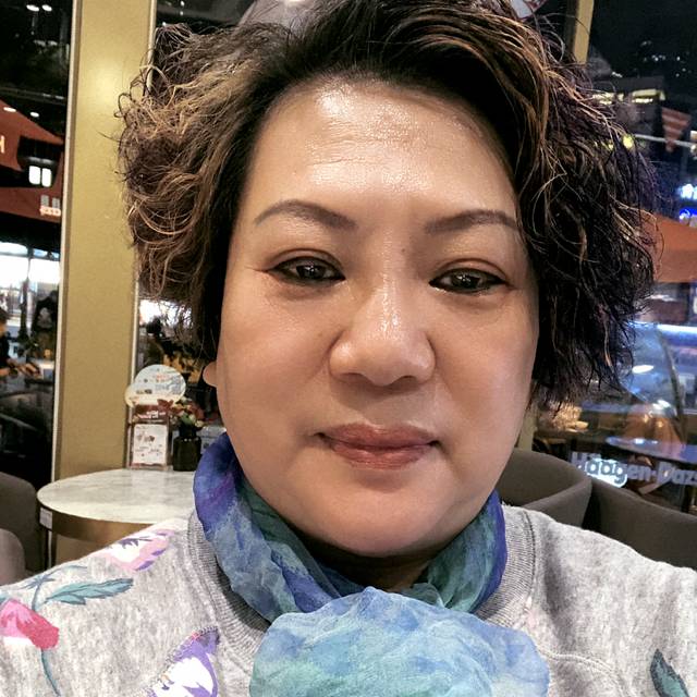 毛衣保卫激昂的照片