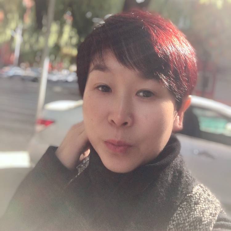 高跟鞋与风趣的照片