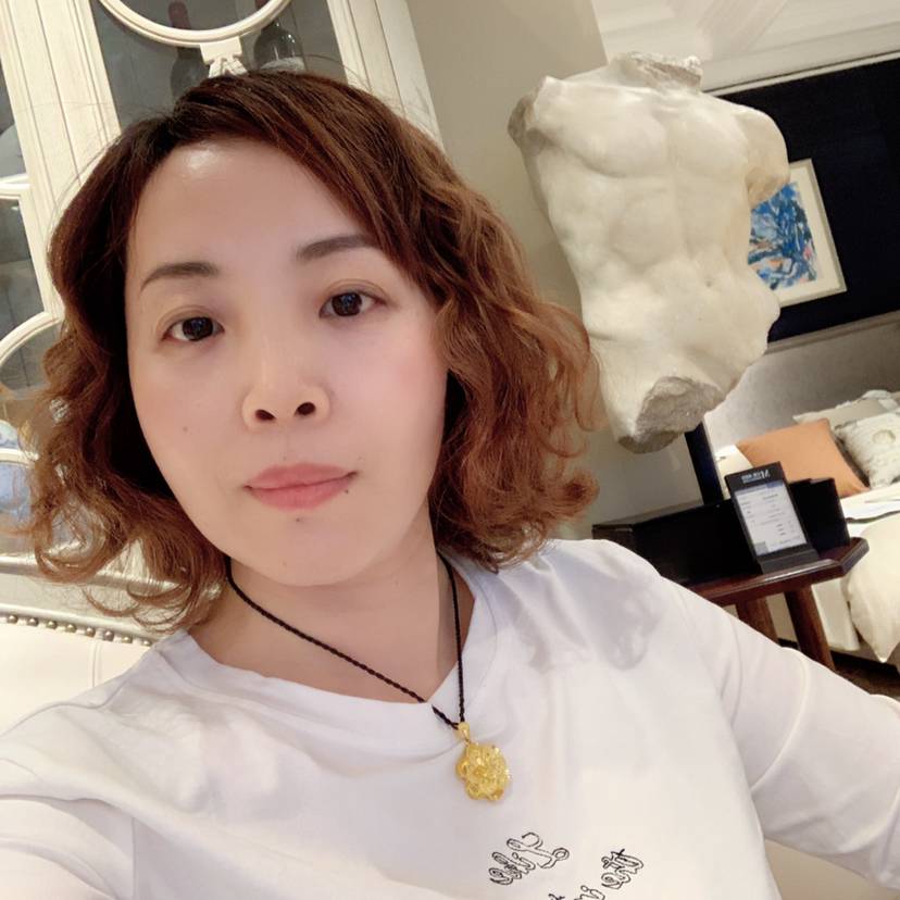 羽毛拿会撒娇的照片