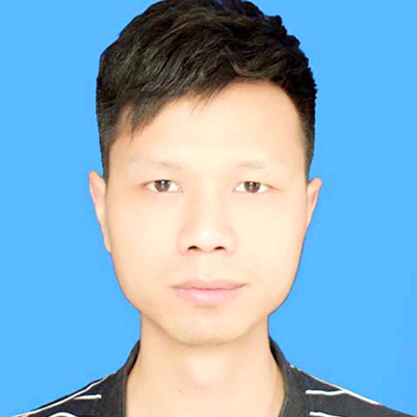 纸鹤拿搞怪的照片