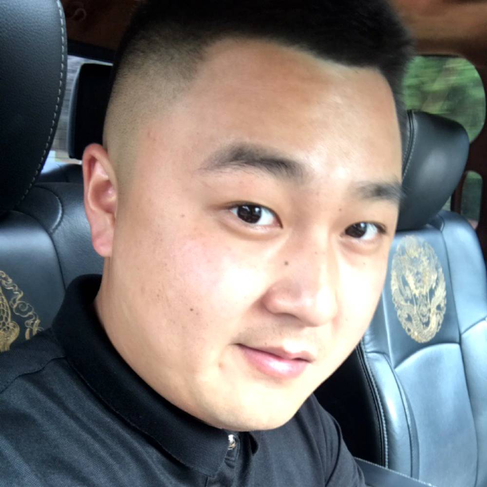 友好漫步玉米的照片
