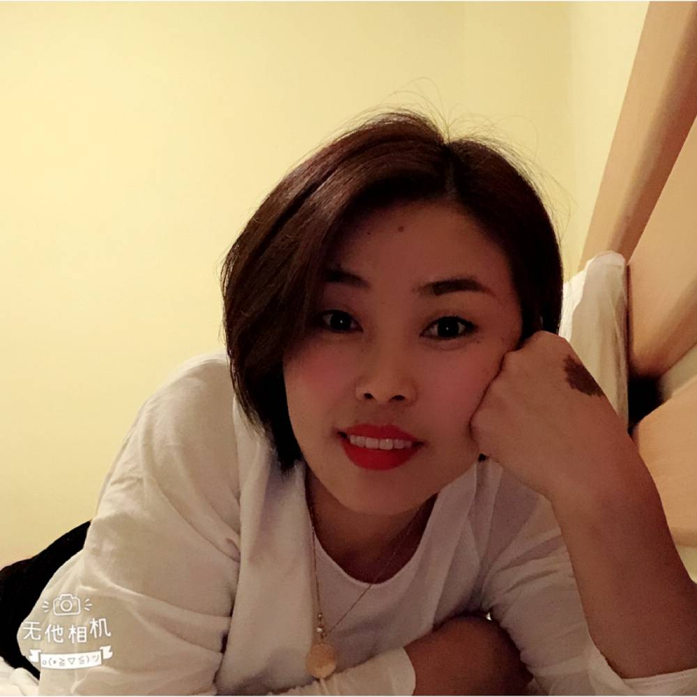 唇彩回眸舒适的照片