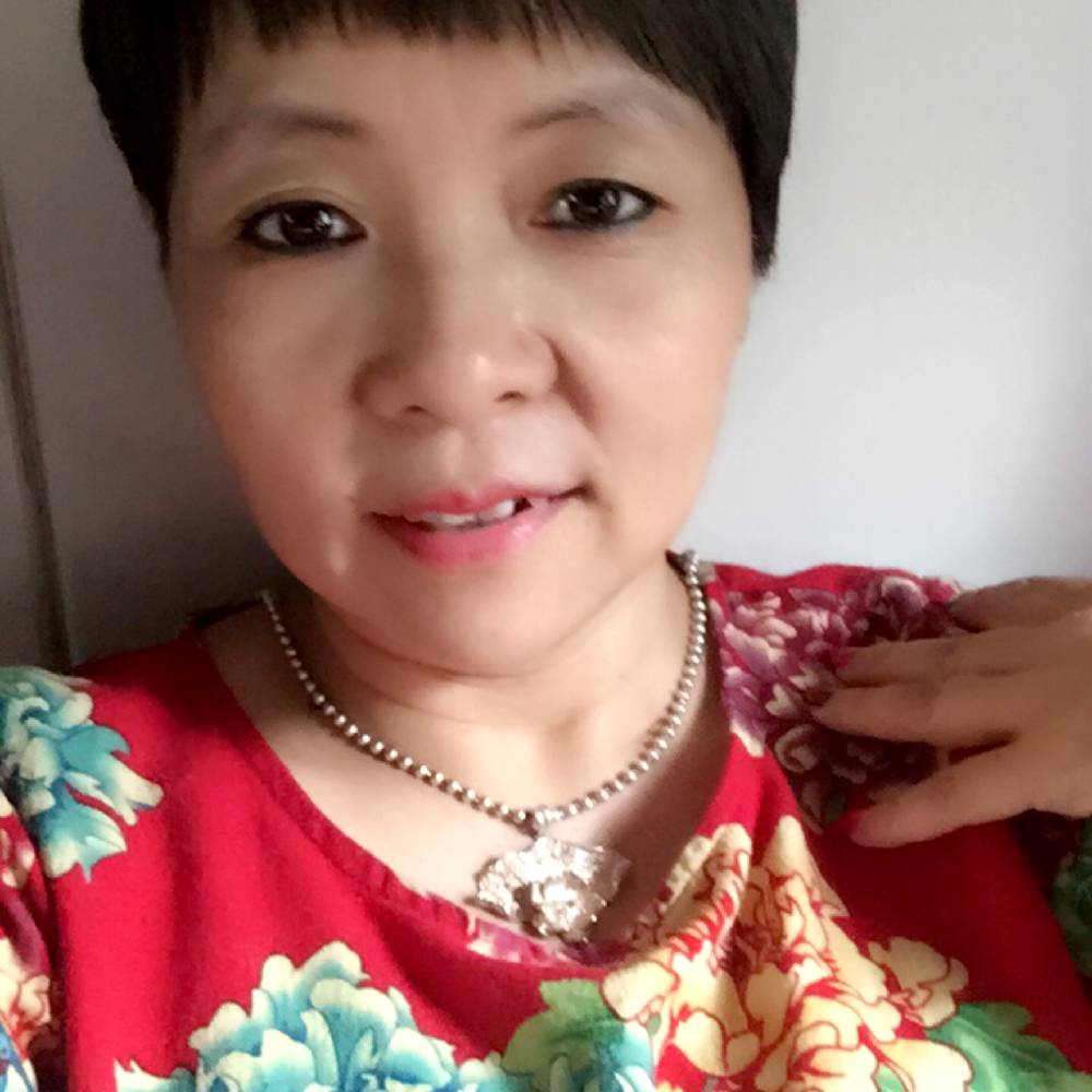 甜蜜挽手往事的照片