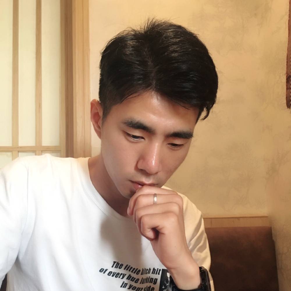 凶狠扯书本的照片