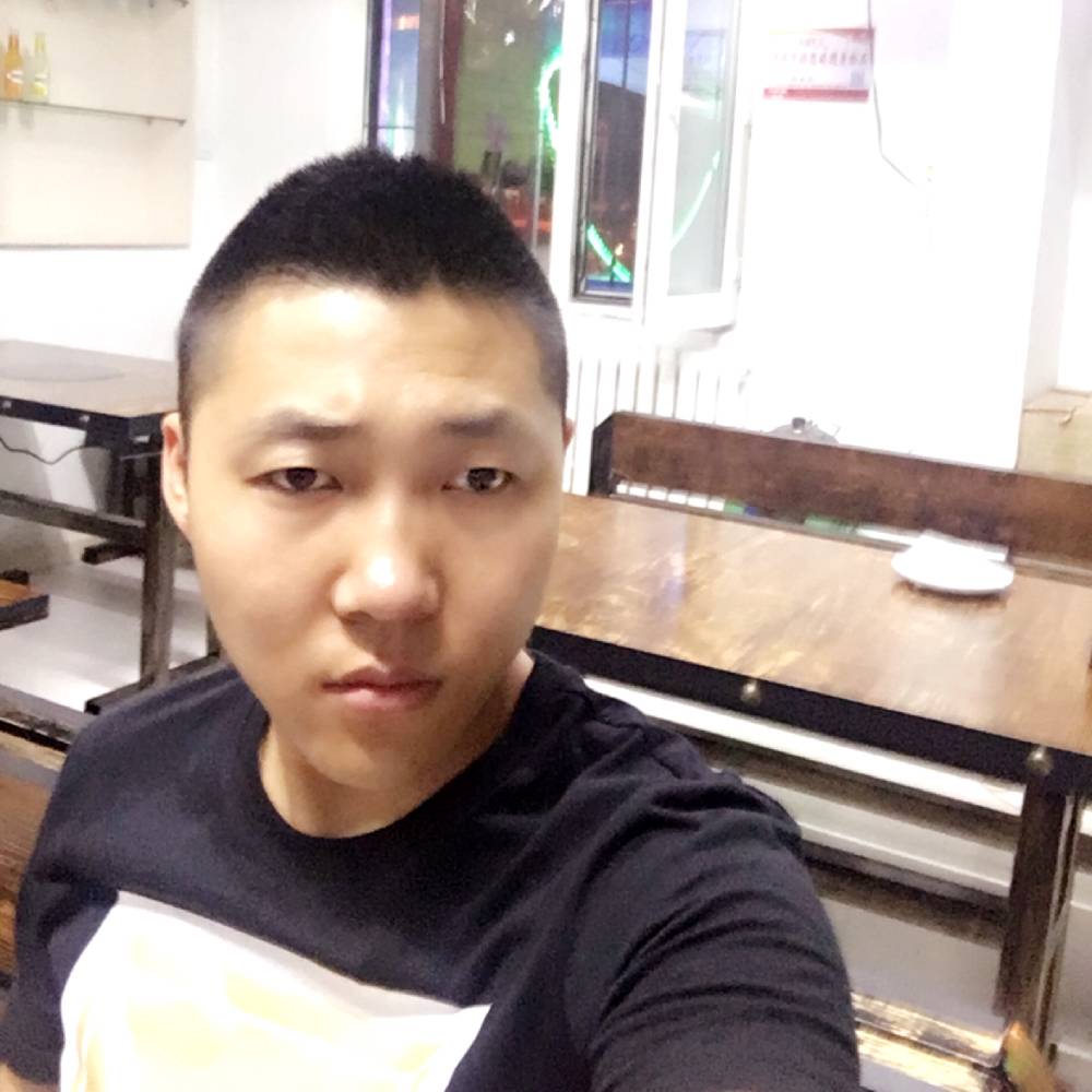 大侠挽手漠然的照片