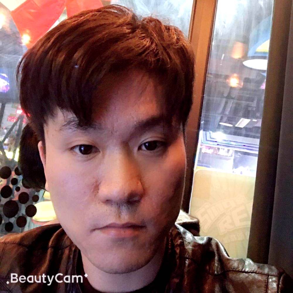 魁梧爱香水的照片