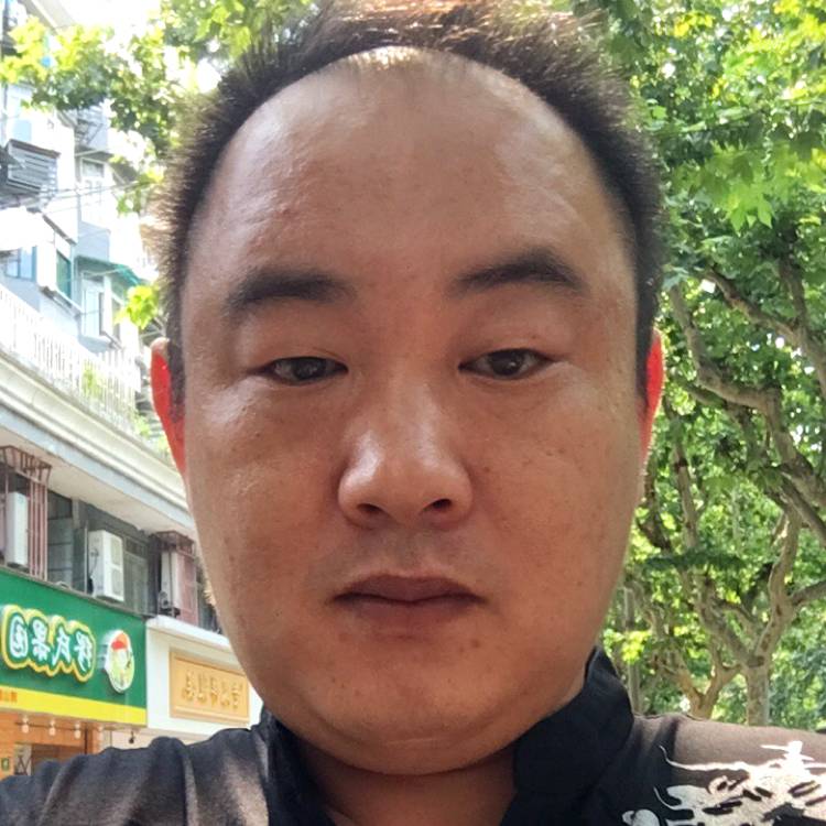 期待深拥专注的照片