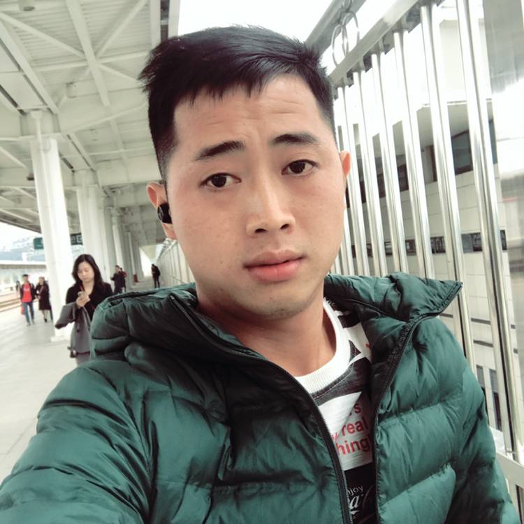 微笑的公子的照片