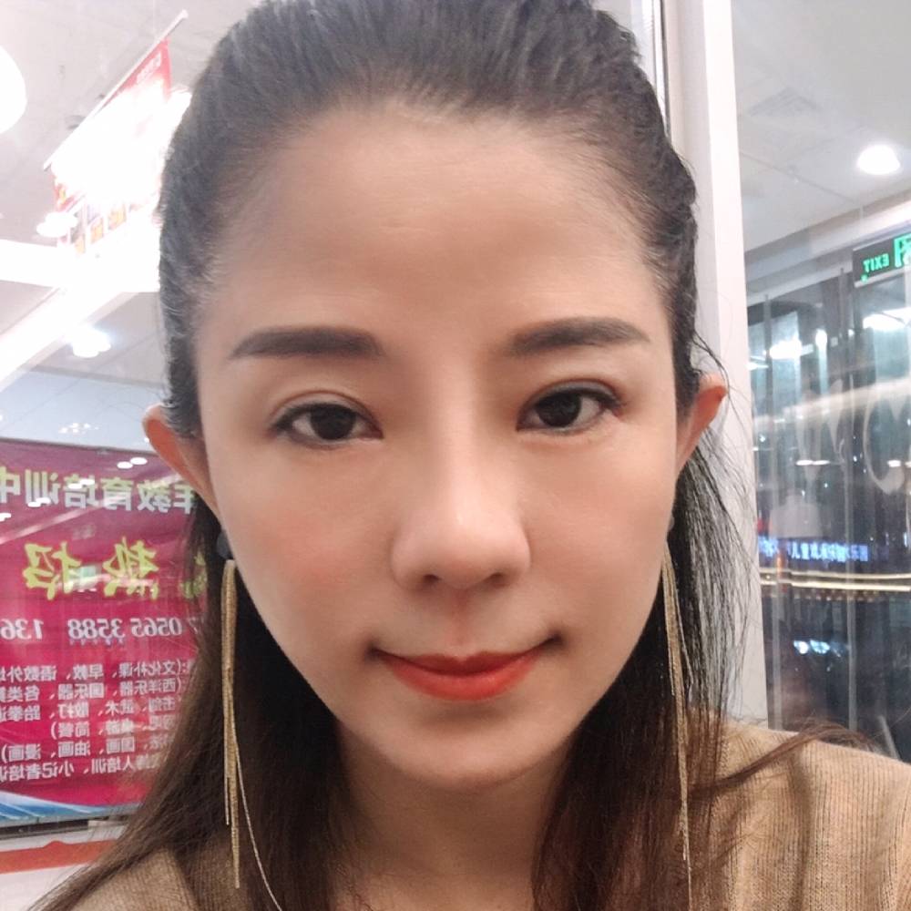 巢湖的女人的照片