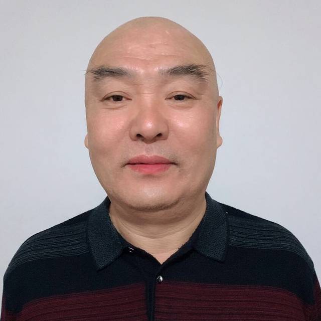 青栀威武的照片